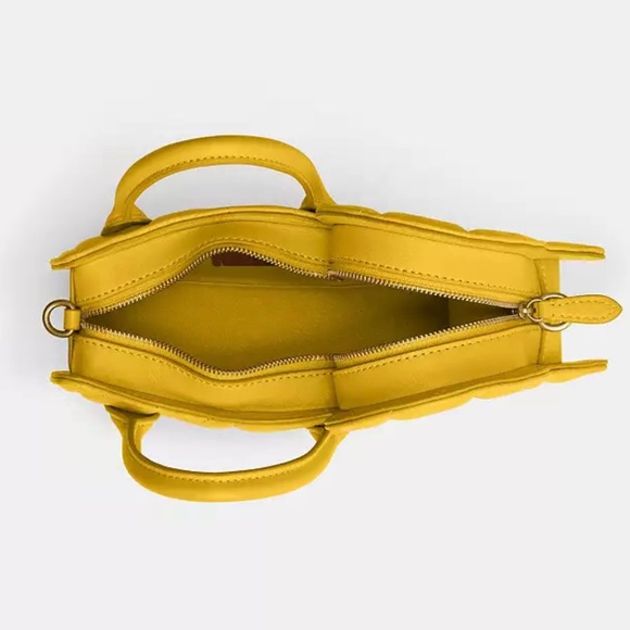 Coach Duck Bag With Quilting - Picture 3 of 9